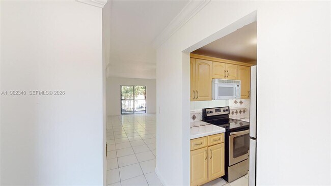 160 SW 30th Ave in Miami, FL - Building Photo - Building Photo