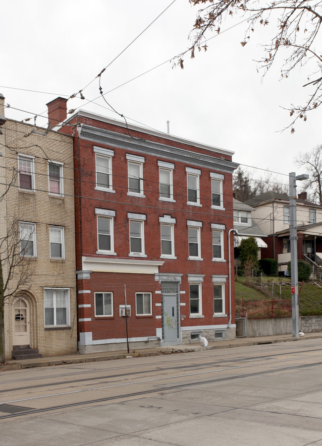 1701 Broadway Ave in Pittsburgh, PA - Foto de edificio - Building Photo