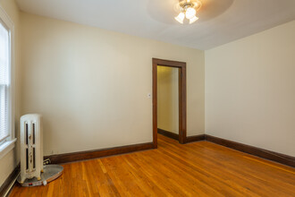 Clifton Blvd. Apartments in Lakewood, OH - Building Photo - Interior Photo