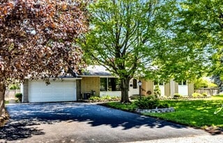 23 Foothills Dr in Ottawa, ON - Building Photo