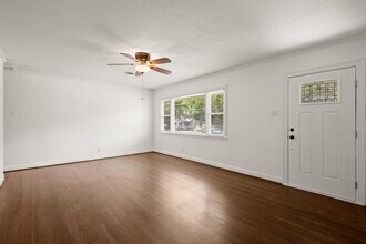 5805 Bull Creek Rd in Austin, TX - Building Photo - Building Photo