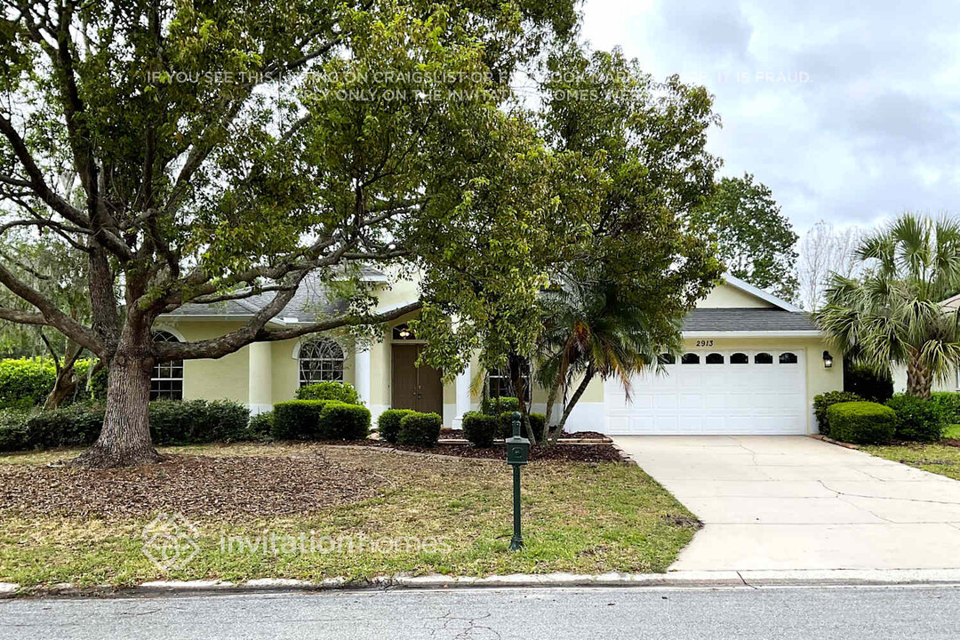 2913 Wilderness Blvd E in Parrish, FL - Foto de edificio