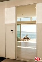 18223 Coastline Dr in Malibu, CA - Building Photo - Building Photo