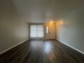 2585 Woodmeadow Dr SE-Unit -2587 in Grand Rapids, MI - Building Photo - Building Photo