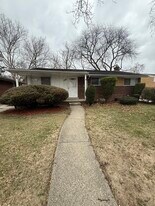 13740 Pearson St in Oak Park, MI - Building Photo