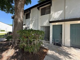 4113 S Semoran Blvd in Orlando, FL - Building Photo
