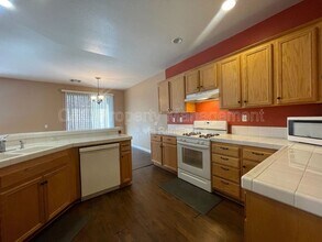 425 S Meadowbrook Dr in San Diego, CA - Building Photo - Building Photo