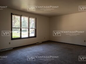 2571 Trojan Dr in Green Bay, WI - Building Photo - Building Photo