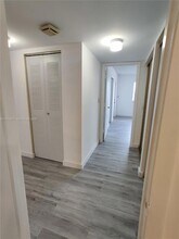 17000 NW 67th Ave, Unit 417 in Hialeah, FL - Building Photo - Building Photo