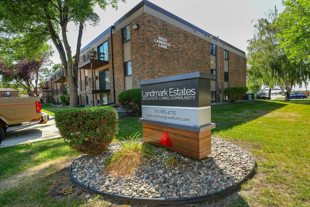 Landmark Estates in Grand Forks, ND - Foto de edificio