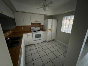 37 SE 24th Ave in Cape Coral, FL - Foto de edificio - Building Photo