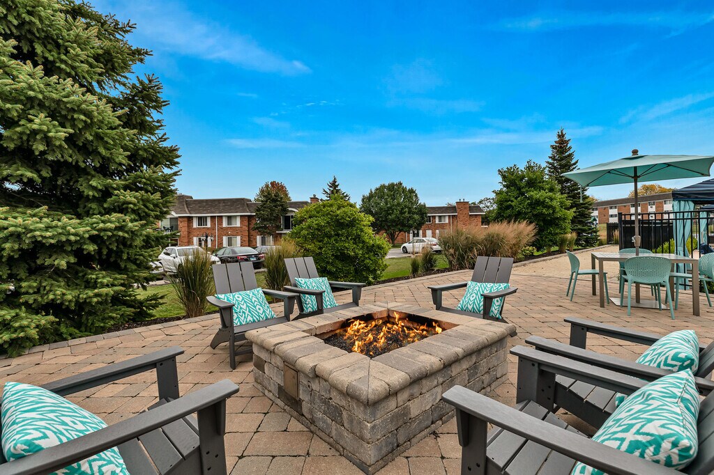 Huntington Apartments in Naperville, IL