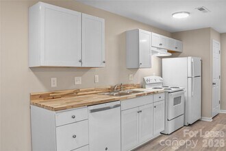 300 E Gold St in Kings Mountain, NC - Building Photo - Building Photo