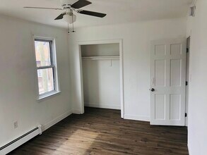 22 Lafayette St, Unit 22 in Rochester, NH - Foto de edificio - Building Photo