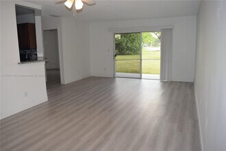 3453 NW 44th St in Lauderdale Lakes, FL - Building Photo - Building Photo