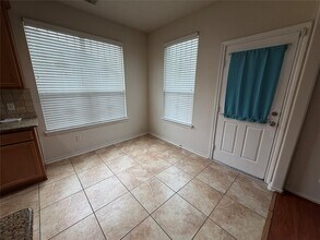 6826 Pheasant Oak Dr in Houston, TX - Building Photo - Building Photo