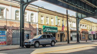 106-09 Liberty Ave in Ozone Park, NY - Building Photo - Building Photo