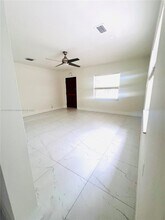 425 Opa-Locka Blvd in North Miami, FL - Building Photo - Building Photo