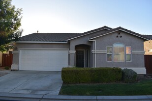 805 Vía Rosa in Los Banos, CA - Building Photo