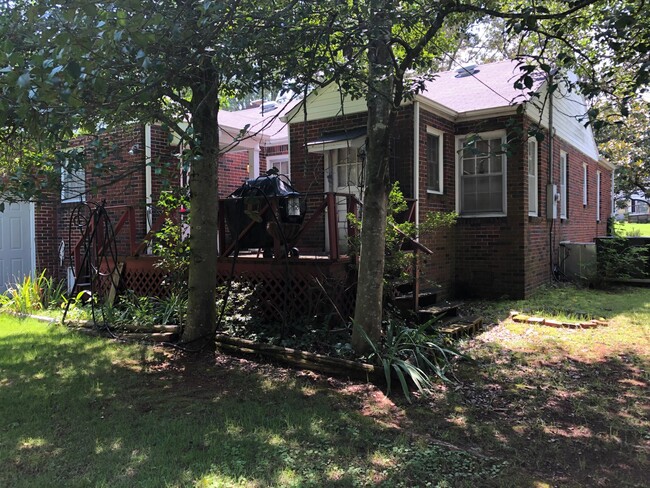 property at 1136 Hermitage Dr
