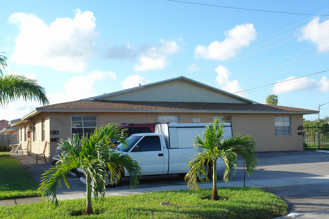 5410-5416 N.W. 22nd Ct in Lauderhill, FL - Building Photo