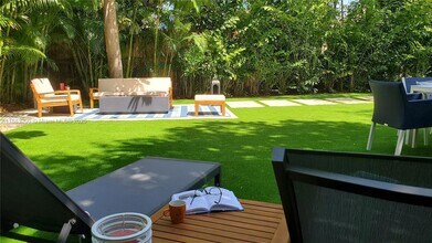 77 NE 43rd St in Miami, FL - Building Photo - Building Photo