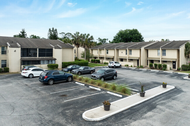 Deland Oaks Condominiums in DeLand, FL - Building Photo - Building Photo