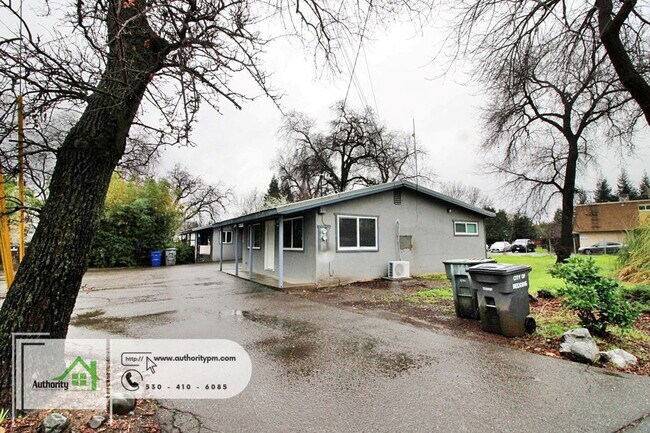 2735 Radio Ln in Redding, CA - Building Photo - Building Photo