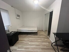 1548 Jones Dr in Ann Arbor, MI - Building Photo