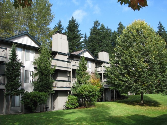 Hunters Glen Apartments in Lakewood, WA - Building Photo - Building Photo