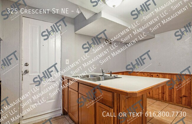 325 Crescent St NE in Grand Rapids, MI - Building Photo - Building Photo