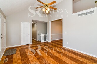 204 N Highland Dr in Raymore, MO - Building Photo - Building Photo