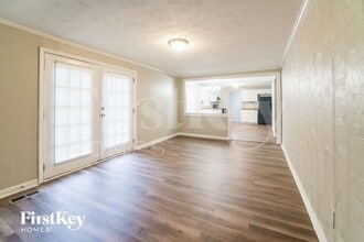 3045 Forestside Ln in College Park, GA - Foto de edificio - Building Photo