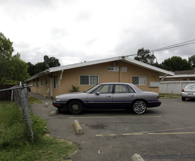 613 Maple St in West Sacramento, CA - Foto de edificio - Building Photo