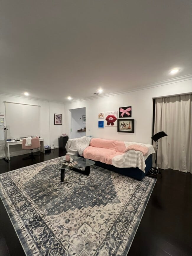 property at 1424 N Crescent Heights Blvd
