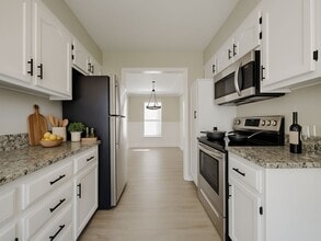 1102 NE Richardson Pl in Lee's Summit, MO - Building Photo - Building Photo