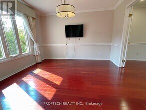 30 Coates Crescent in Richmond Hill, ON - Building Photo - Building Photo