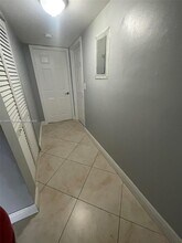 10302 NW 9th St Cir in Miami, FL - Building Photo - Building Photo