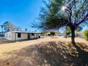 2017 N Winstel Blvd in Tucson, AZ - Foto de edificio - Building Photo