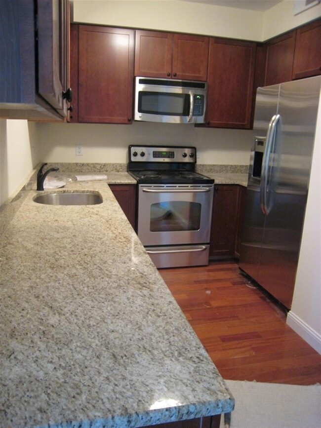 43 Pitman St, Unit 203 in Somerville, MA - Building Photo - Building Photo
