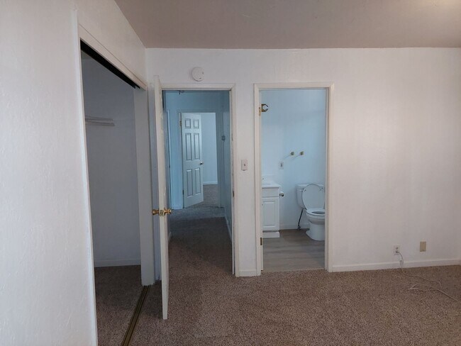 2517 Ponderosa St-Unit -3 in South Lake Tahoe, CA - Foto de edificio - Building Photo