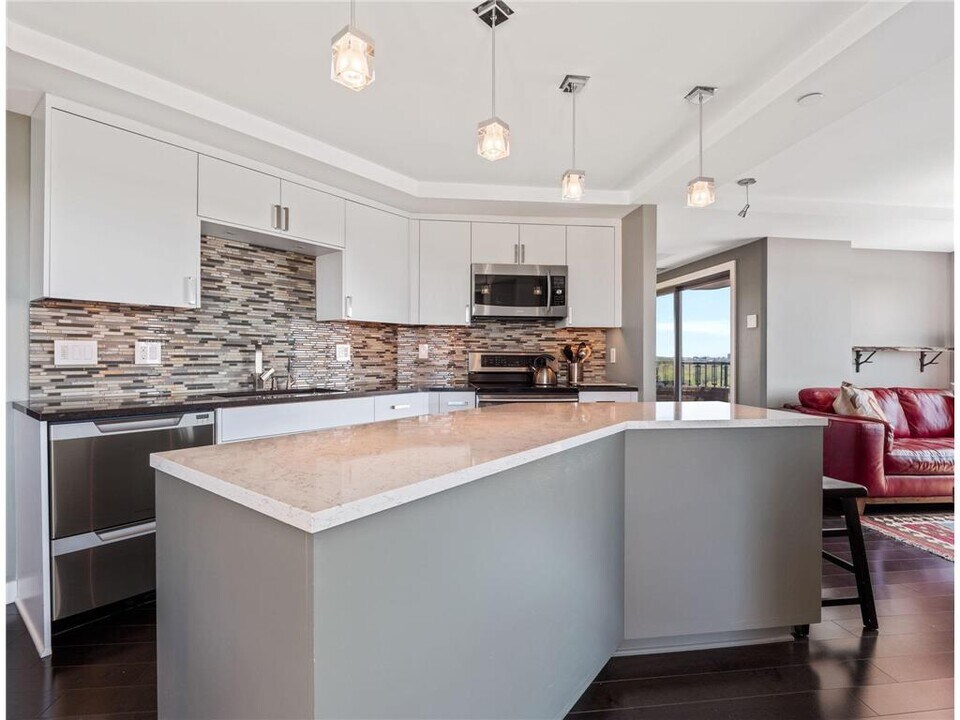 2950 Dean Pkwy-Unit -1501 in Minneapolis, MN - Foto de edificio