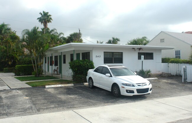 3618 S Olive Ave in West Palm Beach, FL - Building Photo - Building Photo