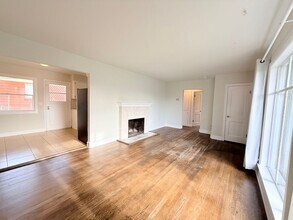 10355 SE Center St in Portland, OR - Building Photo - Building Photo