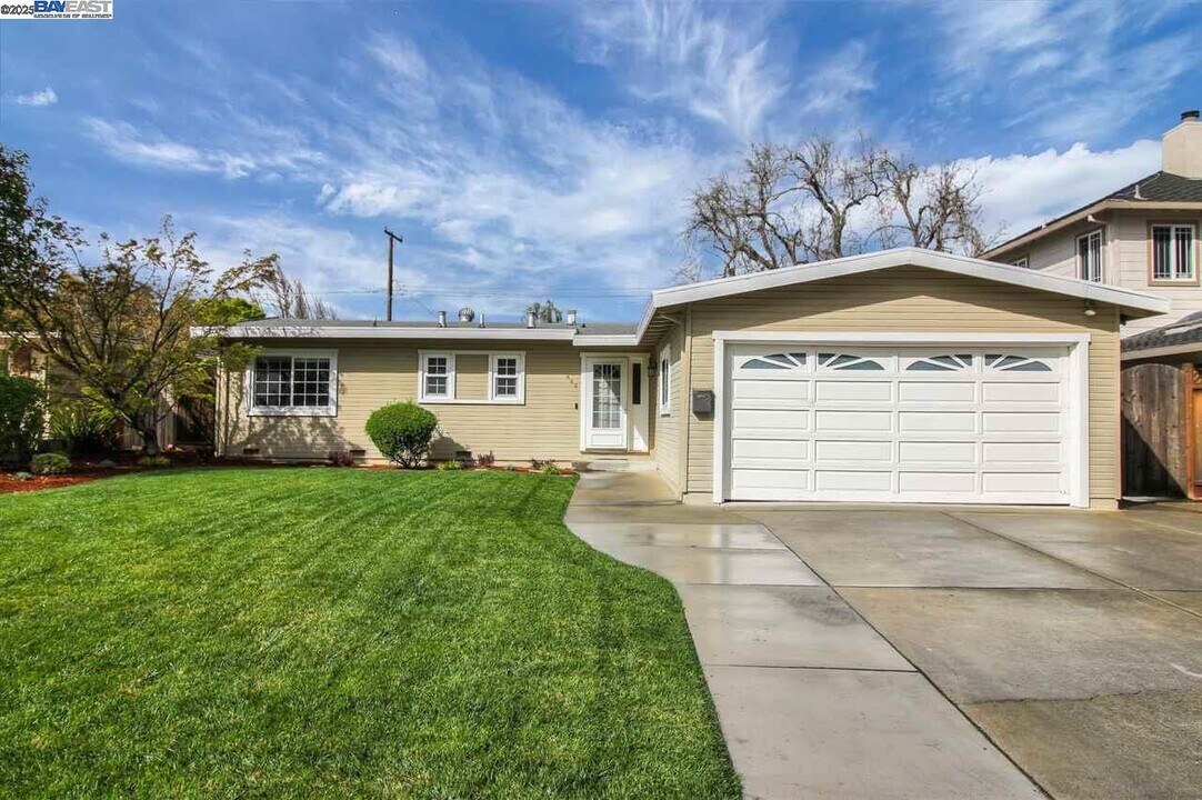 623 Pineview Dr in San Jose, CA - Building Photo