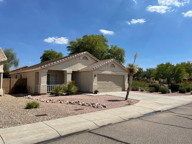 6831 S 33rd Dr in Phoenix, AZ - Building Photo - Building Photo