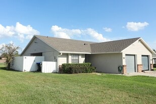 Villas At Pine Hills in Orlando, FL - Building Photo