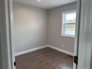 99 N Railroad Ave in Babylon, NY - Building Photo - Building Photo