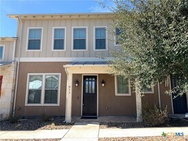 611 Stadtbach St in New Braunfels, TX - Building Photo