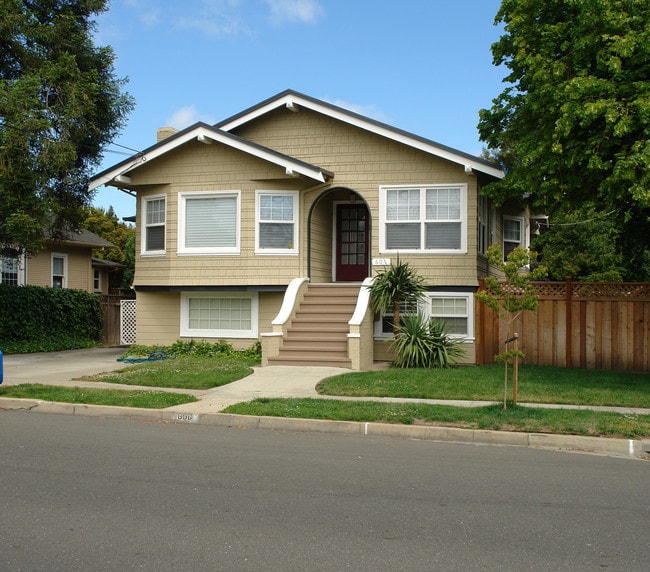 600 Bayswater Ave in Burlingame, CA - Building Photo - Building Photo